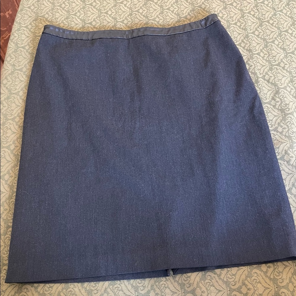 Charcoal short skirt with pleather details. Melanie Lynn. Size 14 and GUC.